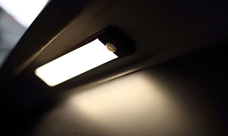 餐边柜LED灯特写